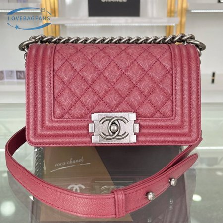 Chanel Boy Flap Quilted Diamond New Medium Red