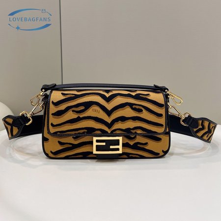 Fendi Baguette 8818